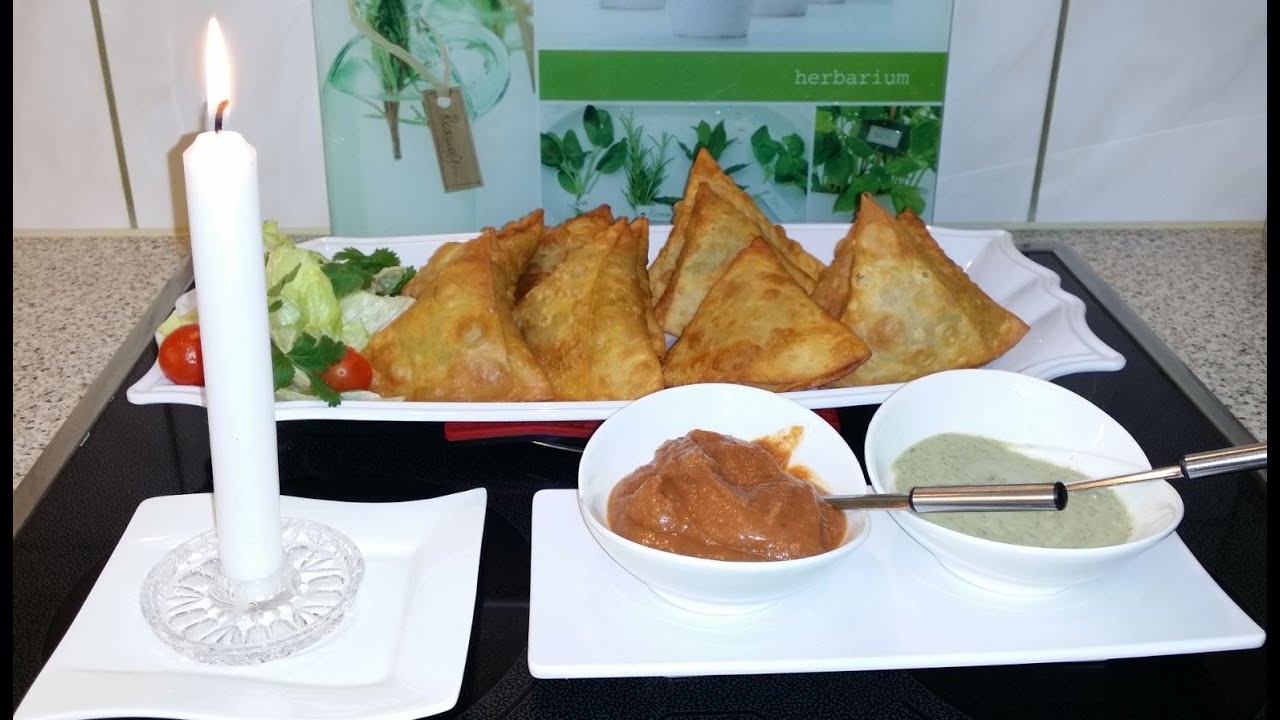 Qeema/Keema Samosa قیمے کے سموسے / Cook With Saima