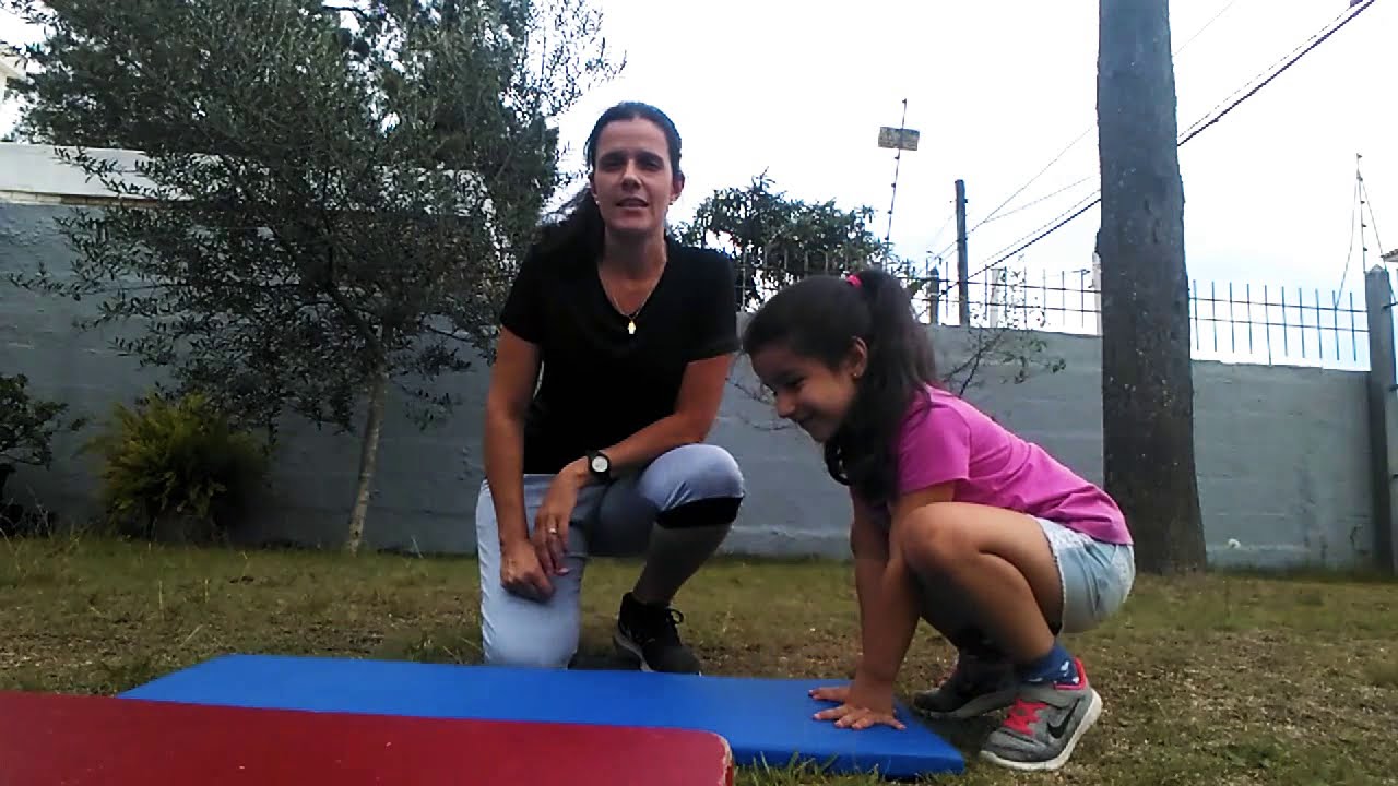 Voltereta adelante con papá o mamá