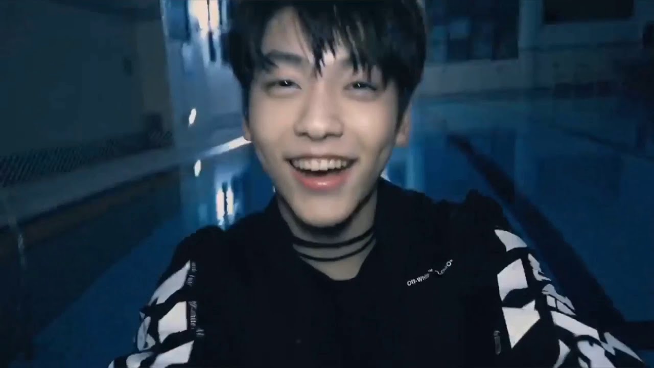 Google sings Run Away by TXT at 1.5x speed | TXT Crack