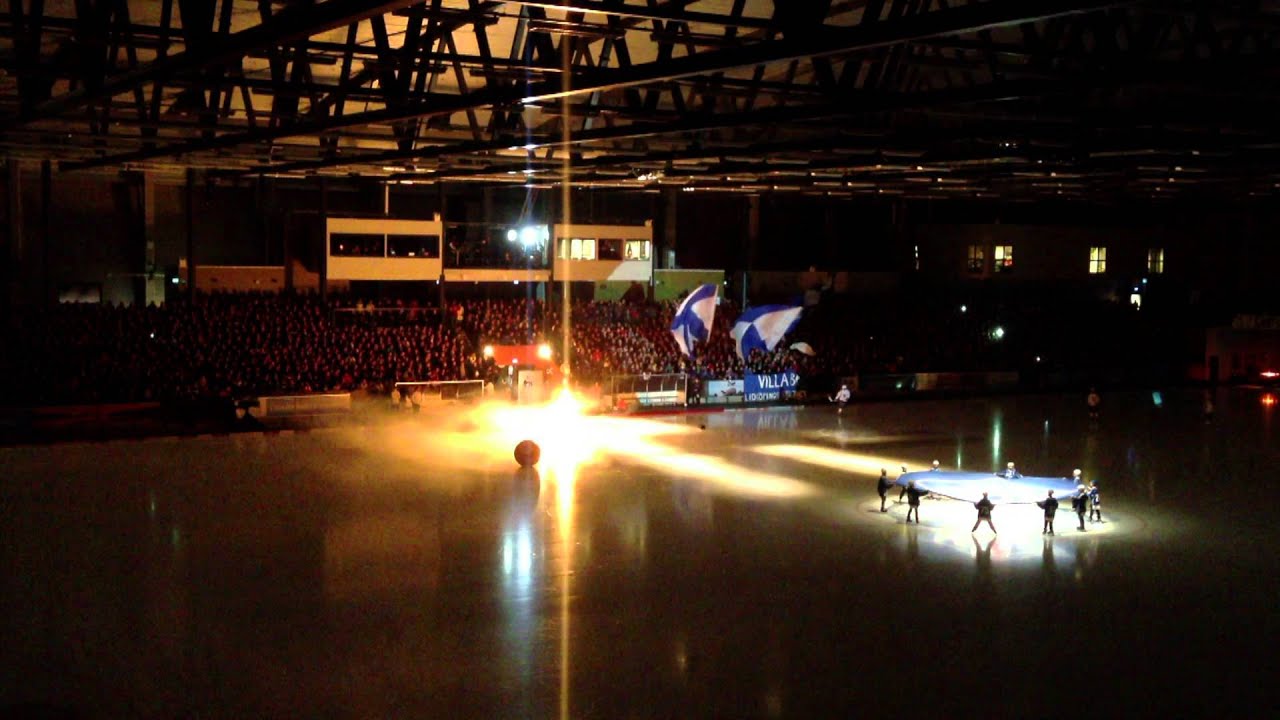 Villa Lidköping BK's intåg under semifinalerna 2013!