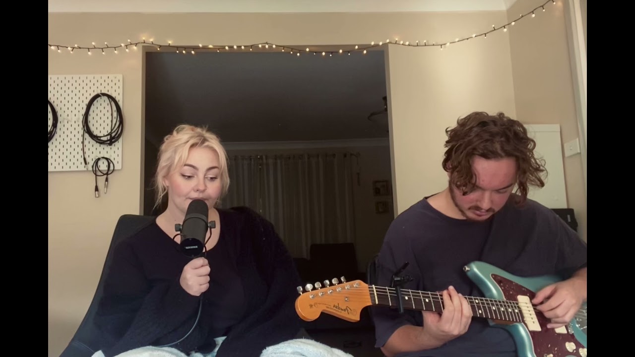 Bella Taylor Smith - Sia 