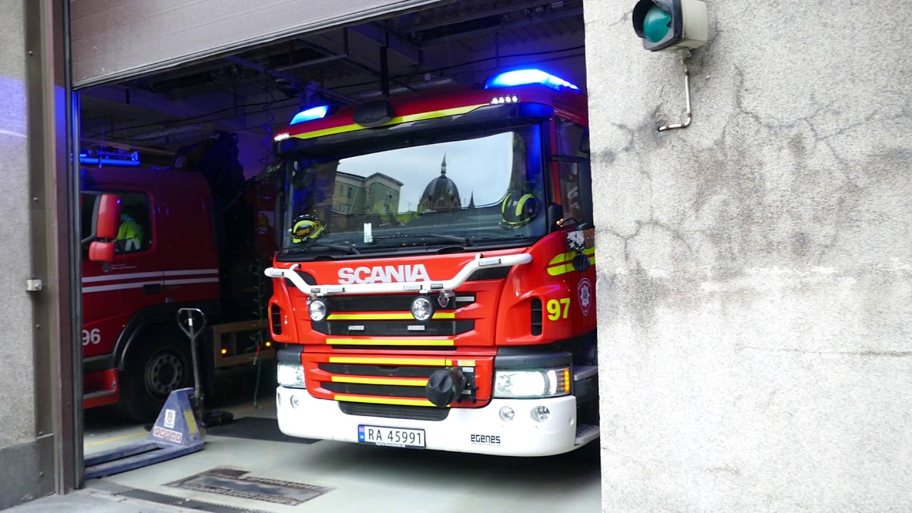 Oslo Brann og Redningsetat 96 and 97 respond to an auto accident