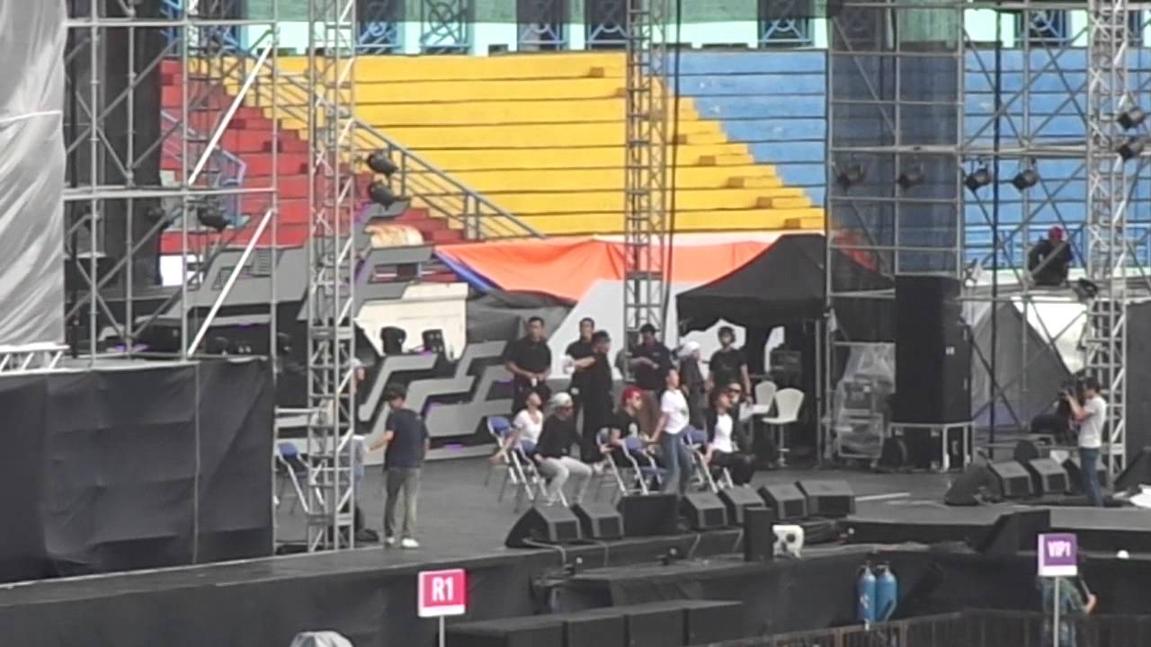 JYJ rehearsal in VietNam - Back Seat
