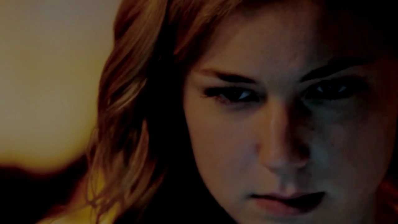 ✗{{Revenge 1x01; 