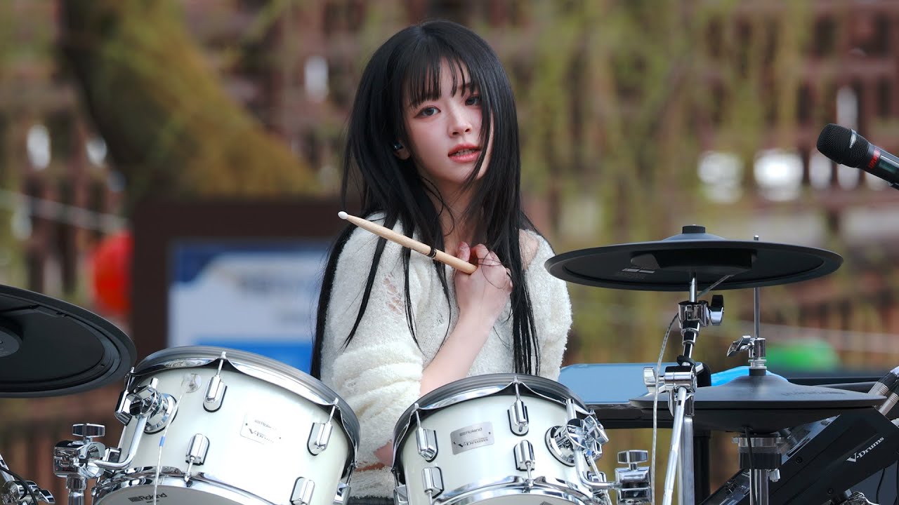 [4K]QWER 쵸단 수수께끼 다이어리 직캠 CHODAN SECRET DIARY FANCAM 제천 버스킹 250415