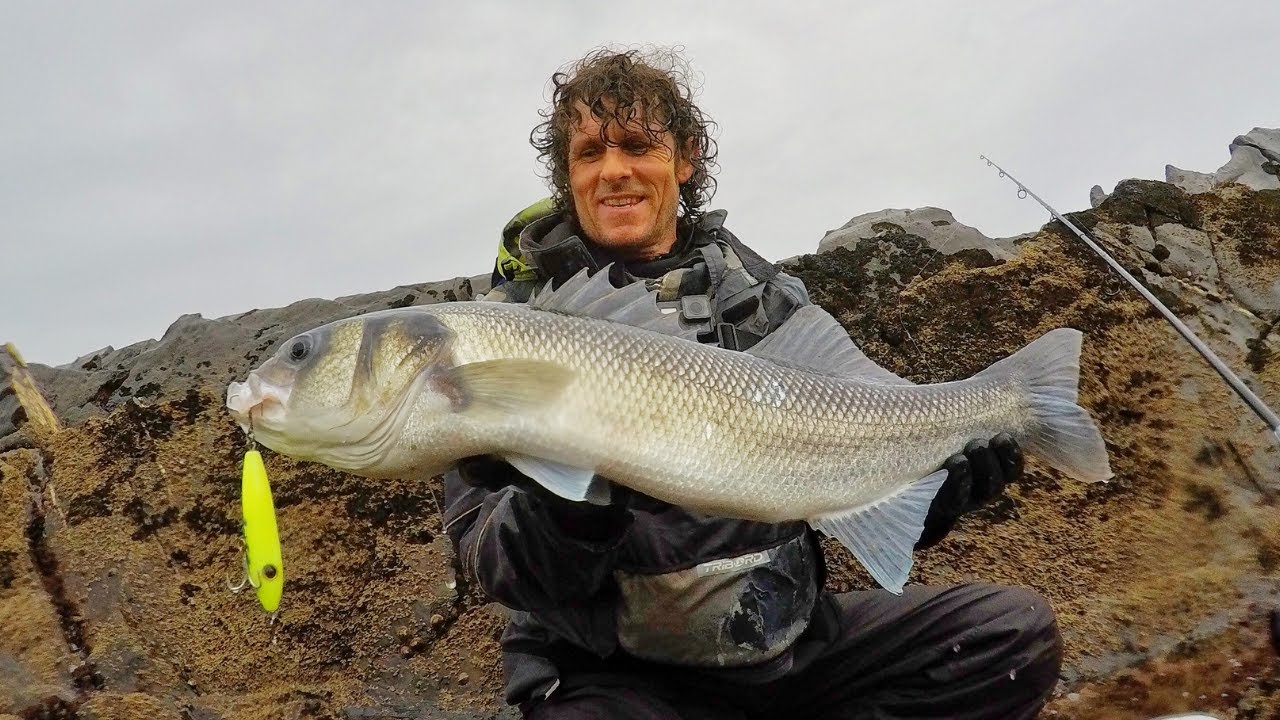 Lure fishing for sea bass in autumn swells -part 1 (double figures on lures)