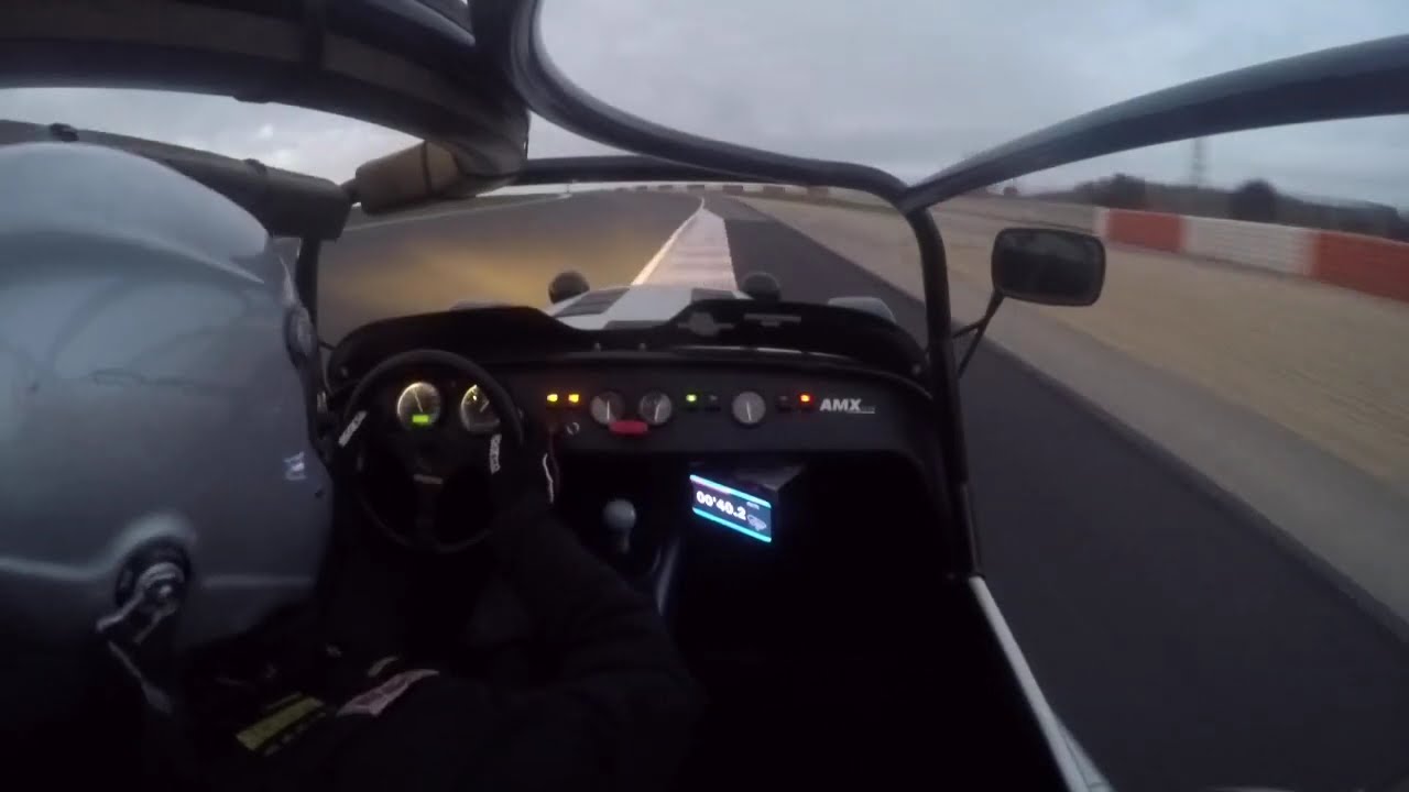Ledenon by night - Caterham Roadsport 275 (pneus NanKang NS-2R)