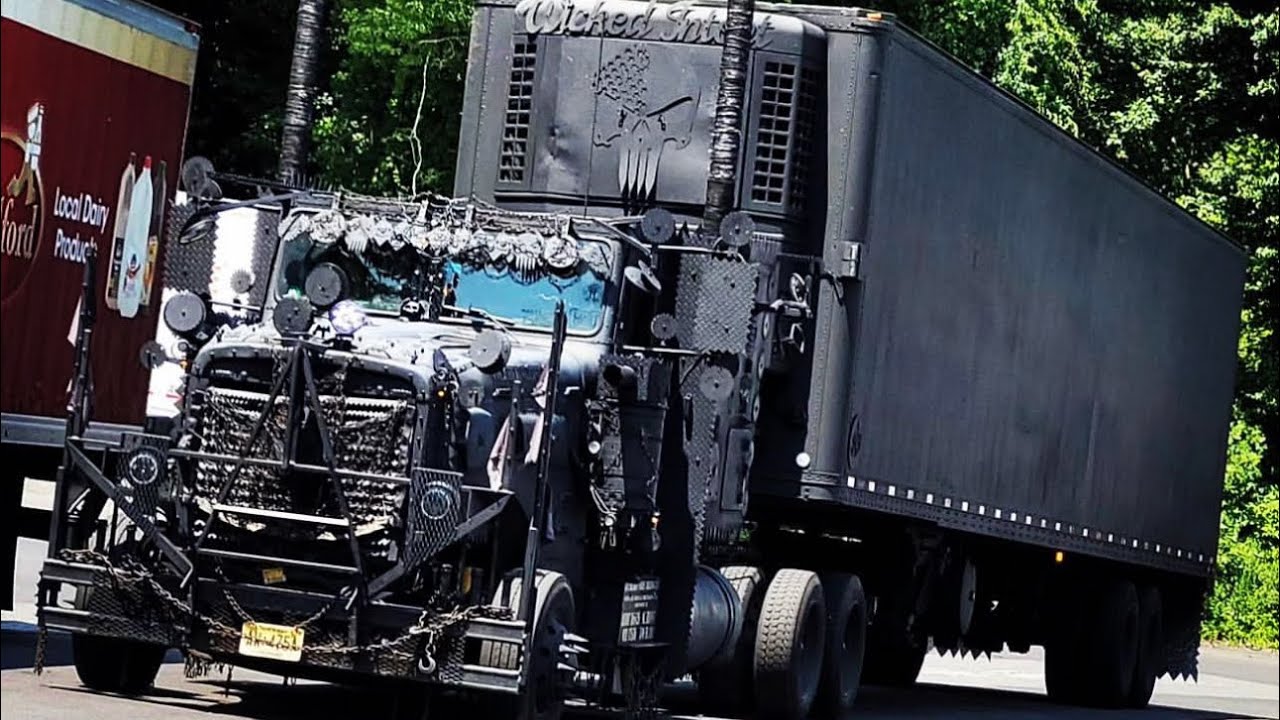 2004 Freightliner classic “wicked intent semi “ 11years later 11 times better