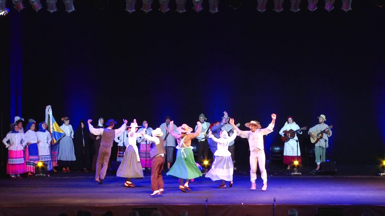 Portuguese folk dance from A&ccedil;ores: Manjeric&atilde;o