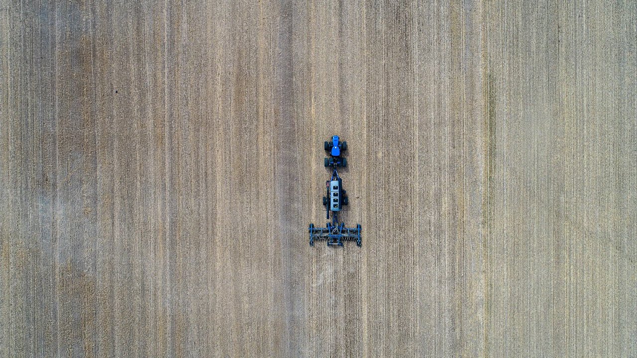 2020 New Holland P4580 Air Cart and P2082 Double Shoot Disc Drill Demo, Kindersley, SK | May 2020
