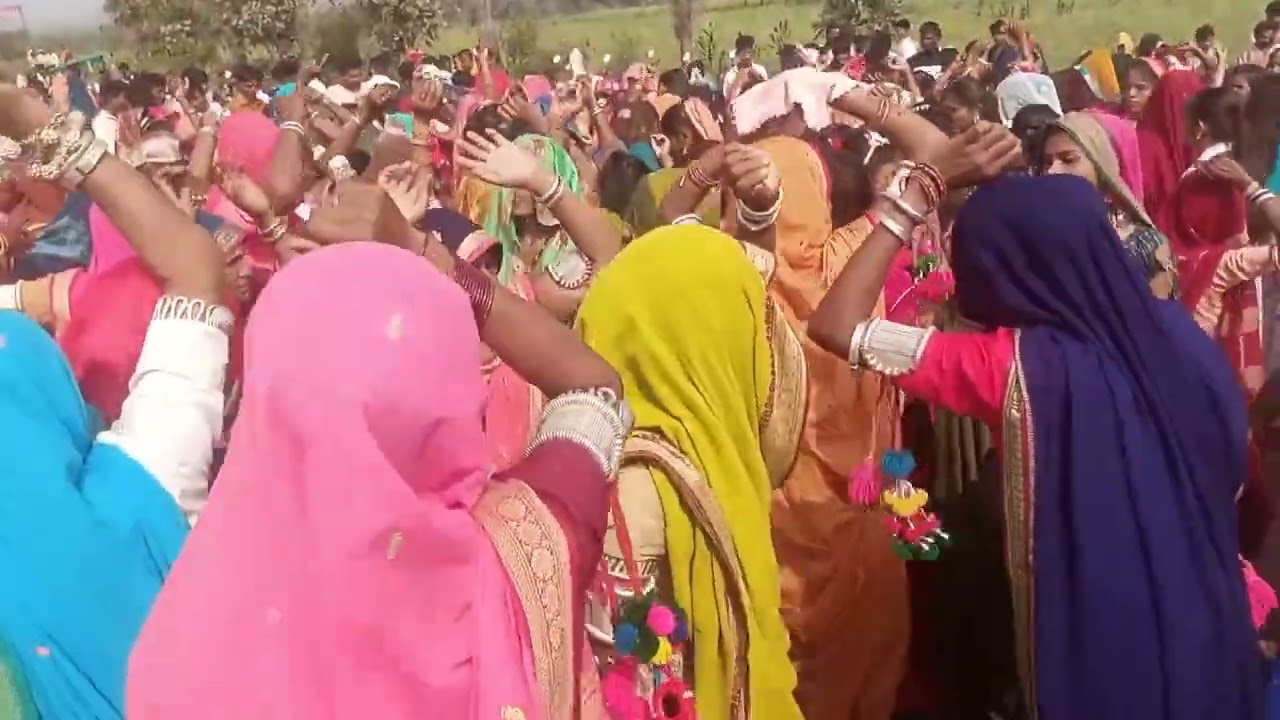 बलवाड़ी गांव में फूलधमाका  🎹🥁! आदिवासी छाक वीडियो / Adiwasi shadi dance video #viral