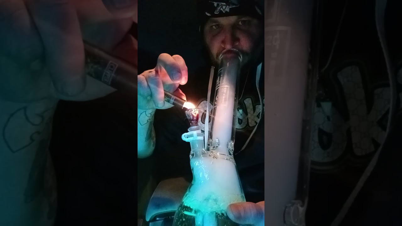 Straight gas to the dome fat rips off the Hisi Beaker,@SantaCruzGlass heady bowl and Pink Candy🔥