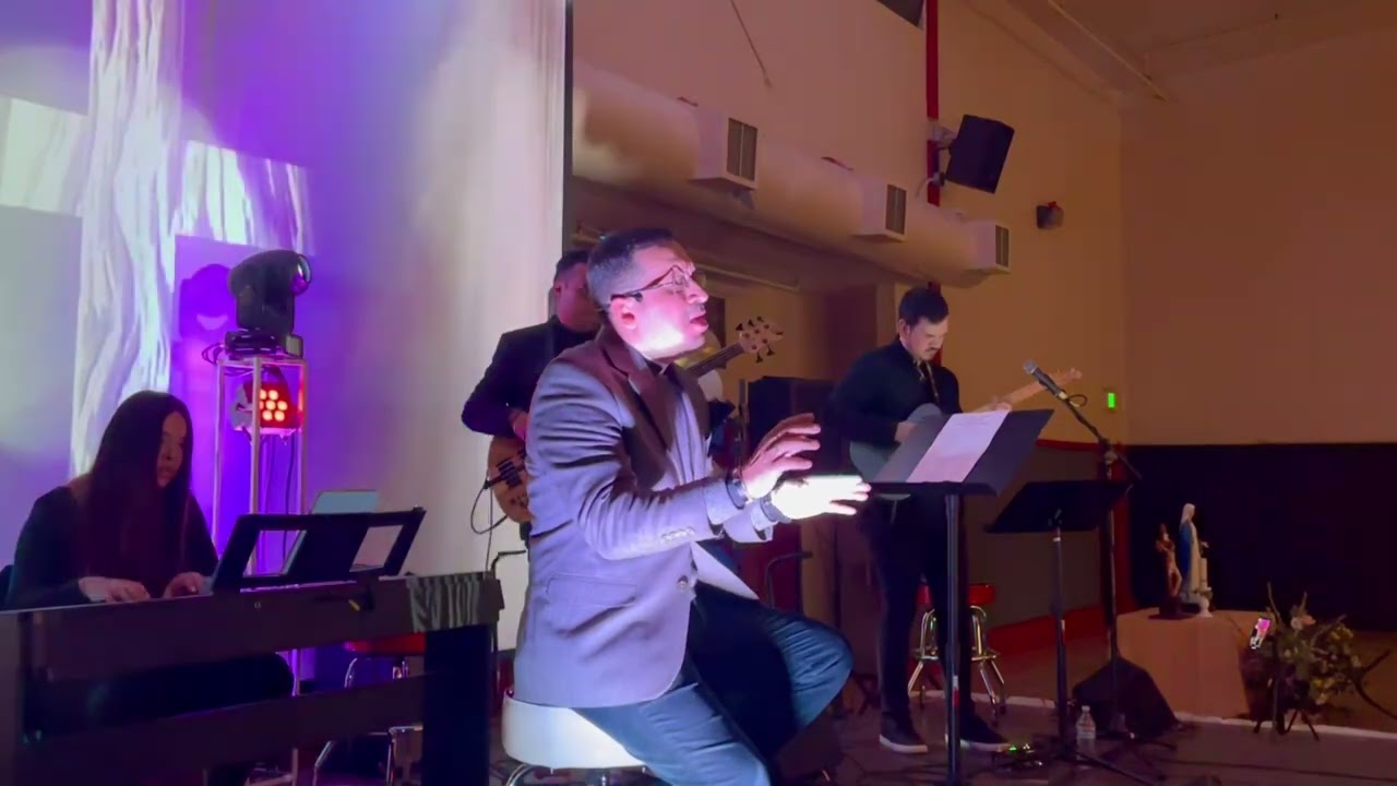 Concierto de alabanza con el Padre Rafael Chávez y su banda.