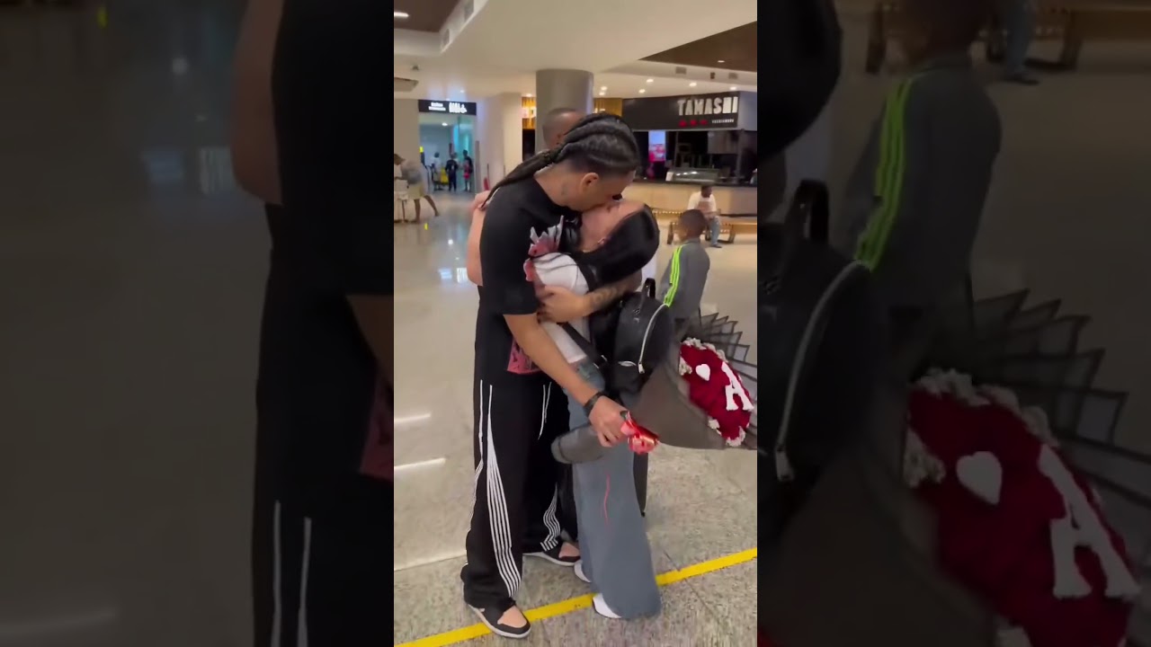 RECIBIENDO CON FLORES AL AMOR DE SU VIDA EN EL AEROPUERTO😍✈️