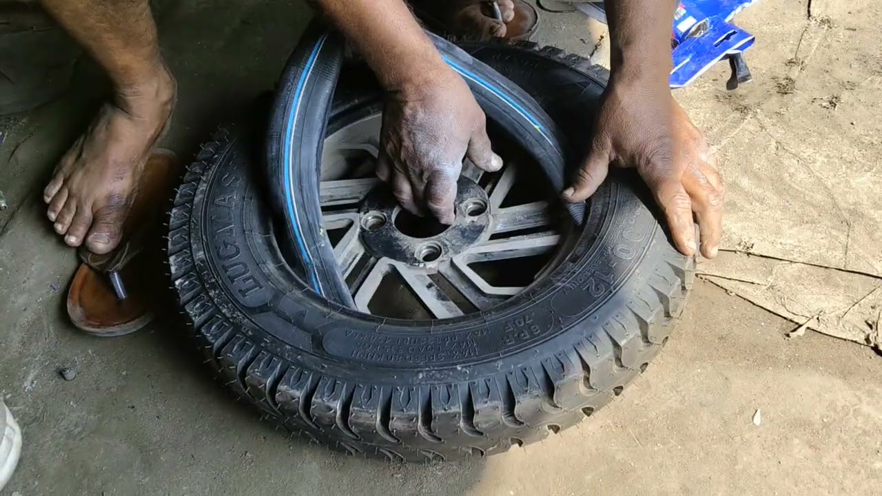 #viral Erikshaw Tyre Change | Toto Tyre Changing Tips | Erikshaw Tyre Changing Hacks | Riti Creation