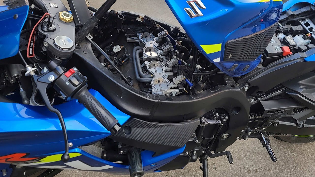 GSXR600 Oil Change and Sparkplug Replacement
