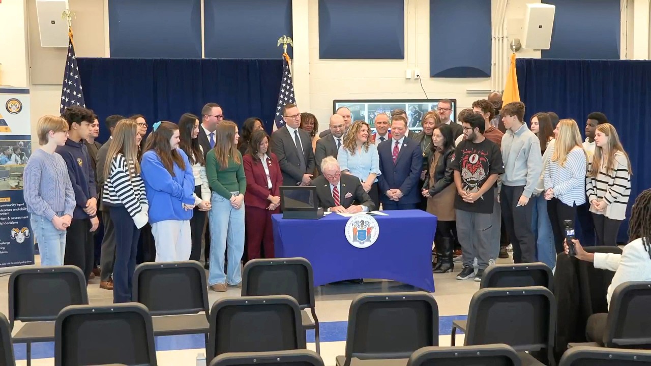 Governor Murphy Signs Legislation Establishing Phone-Free Schools