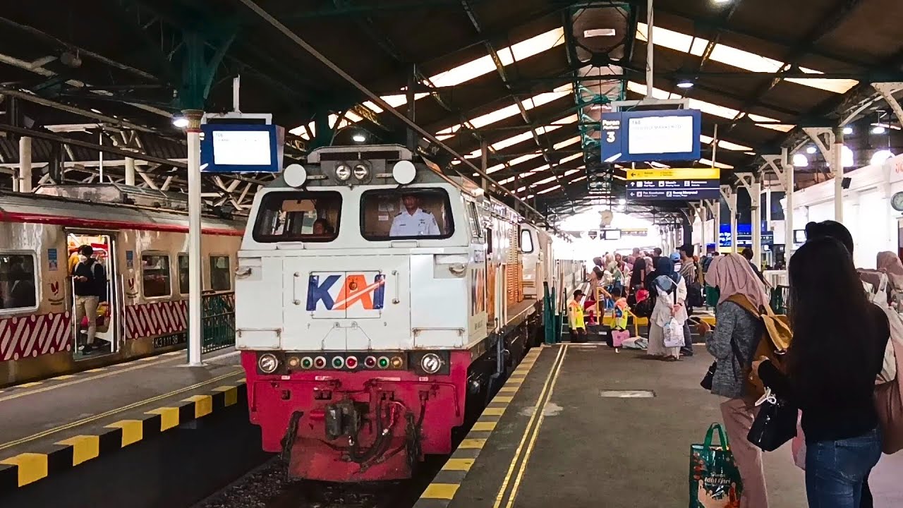 AKTIVITAS KERETA API DI STASIUN YOGYAKARTA | Semboyan 40, 41, 35 & Bel Sepasang Mata Bola