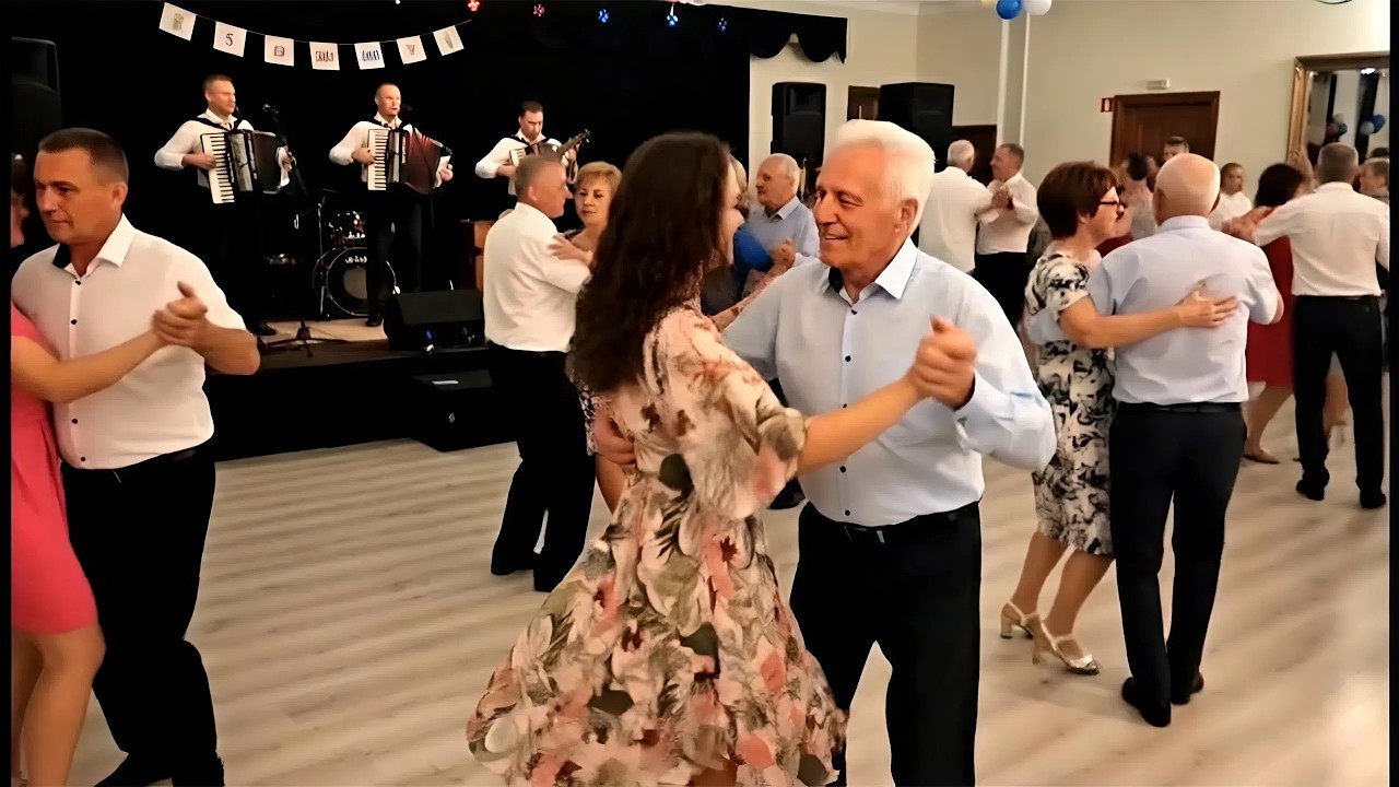 Ta Melodia Obudziła Wspomnienia | Parkiet Pełen Ludzi Do Rana