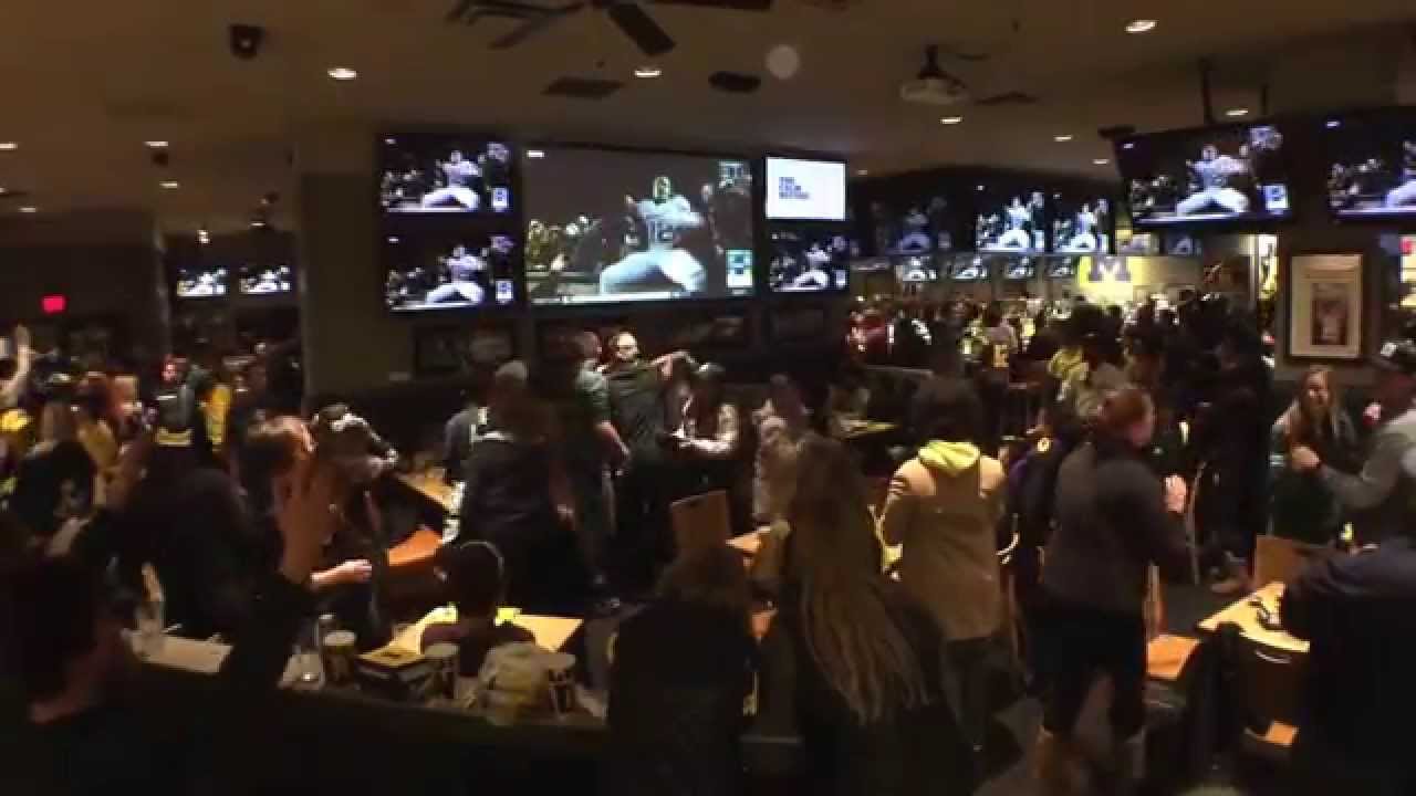 U of M-MSU Live Fan Reactions in Ann Arbor, Michigan, 10/17/2015, #MSUvsMICH
