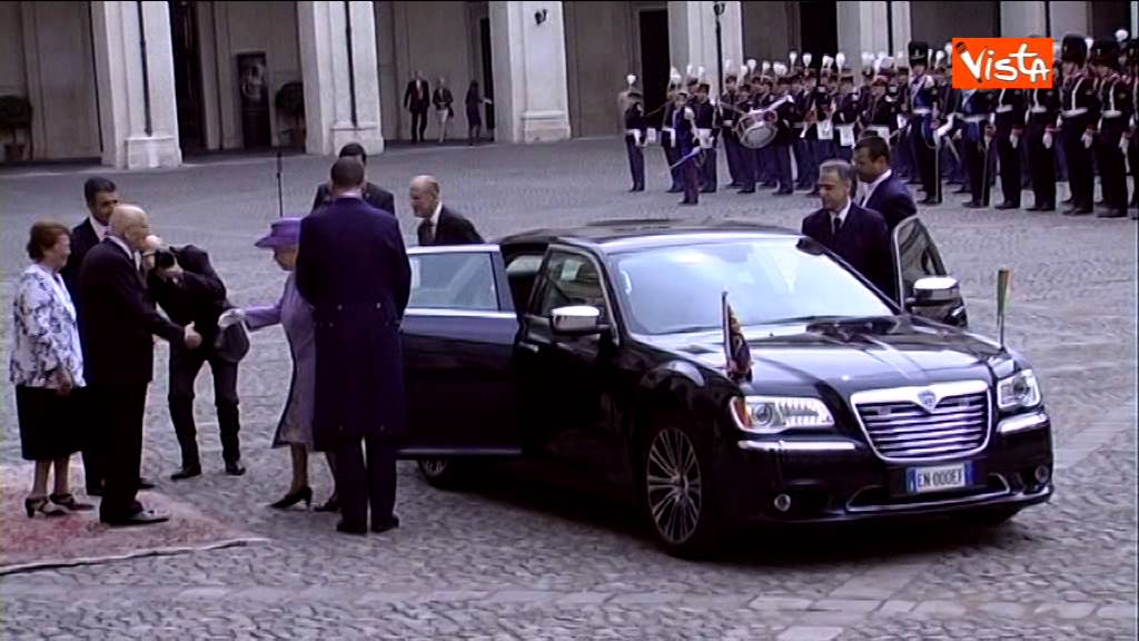 NAPOLITANO RICEVE LA REGINA D'INGHILTERRA ELISABETTA II IMMAGINI