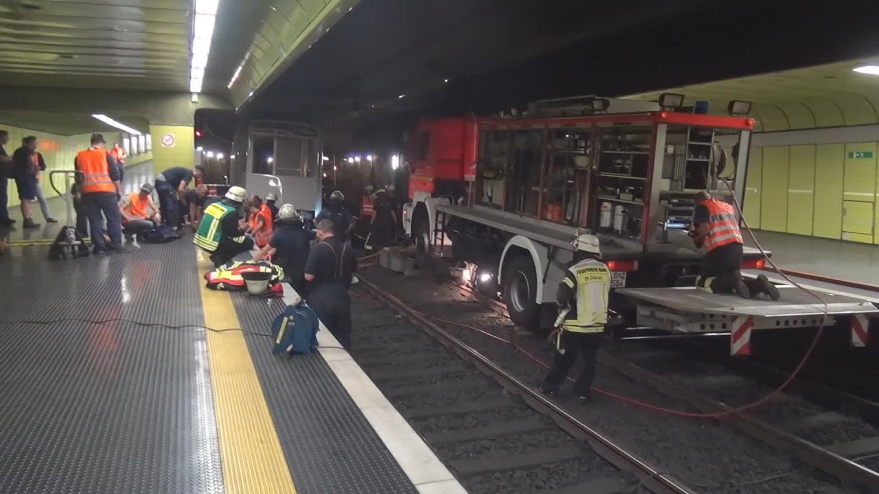 U-Bahn entgleist in Bonner Tunnel - RW-Schiene aufgegleist am 29.07.15 + O-Töne