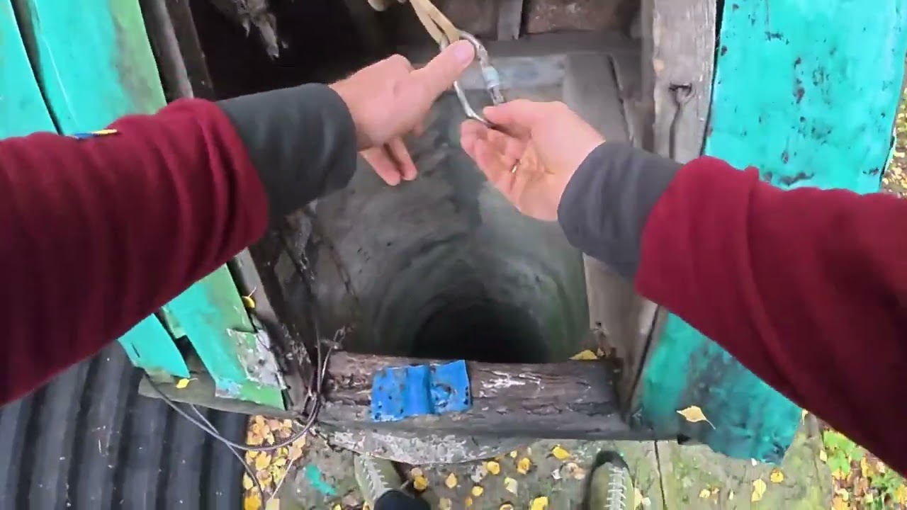 Добули воду в старій криниці.