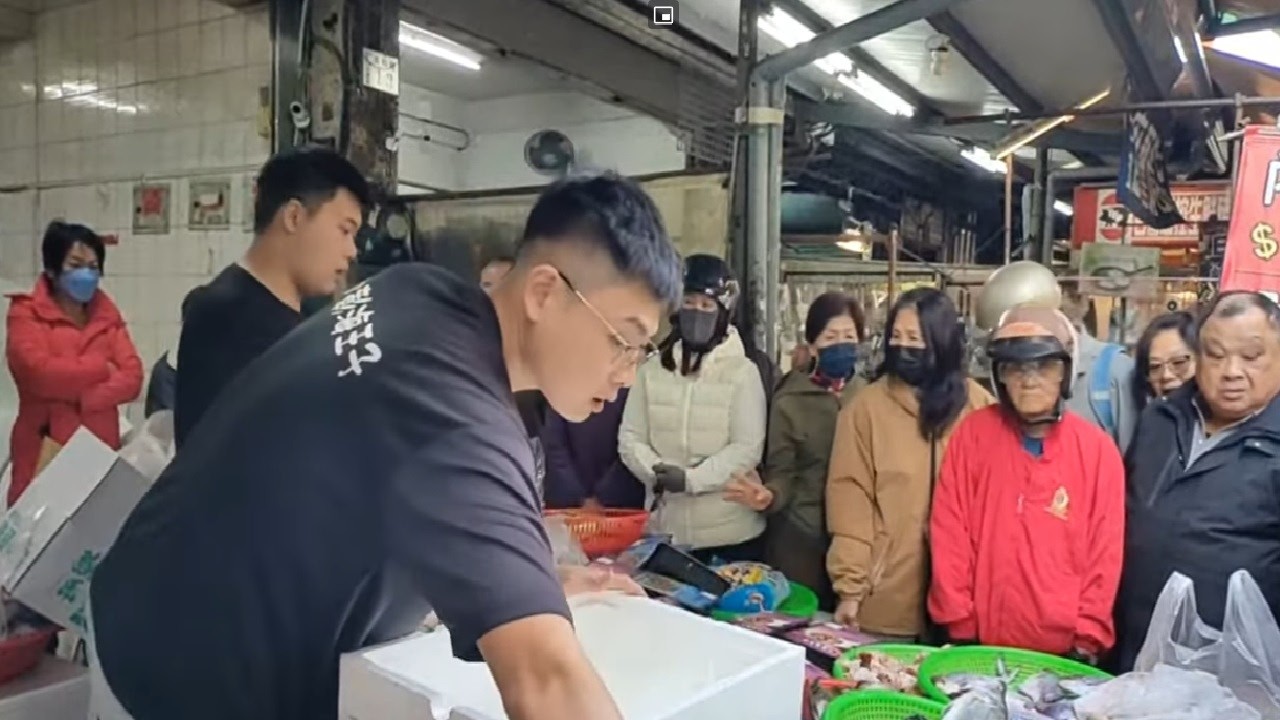 「吃飽睡」正在直播！