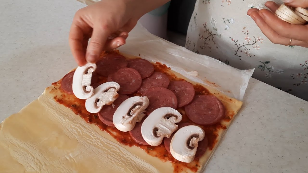 Ham and pepperoni pizza with thousand la dough-how to make easy pepperoni pizza