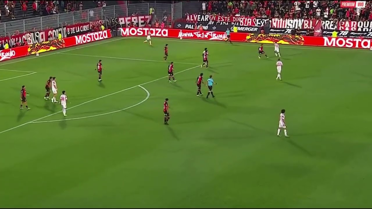 Estudiantes 4-4-2FW⑲アドルフォ・ガイチ (Adolfo Gaich)⑩ティアゴ・パラシオス (Tiago Palacios)0 - 2 Newell's Old Boys（前半）
