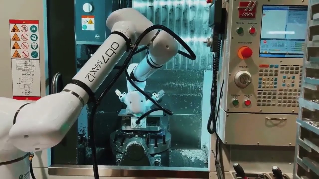 בקו הייצור שלנו TAMUZ FTK Solutions משתלב קובוט (Cobot) כחלק בלתי נפרד מתהליך ההרכבה