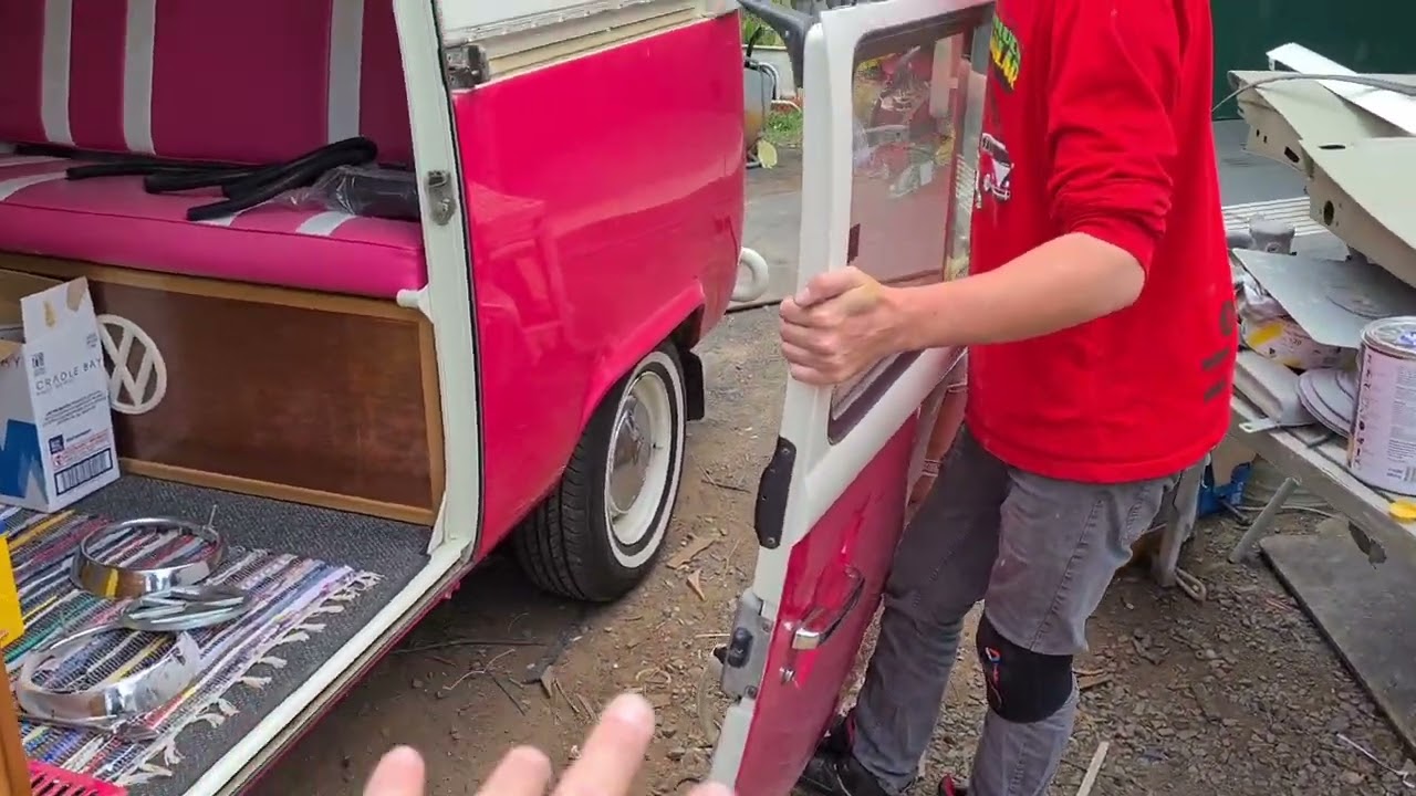 How to remove VW kombi sliding door the easy way.