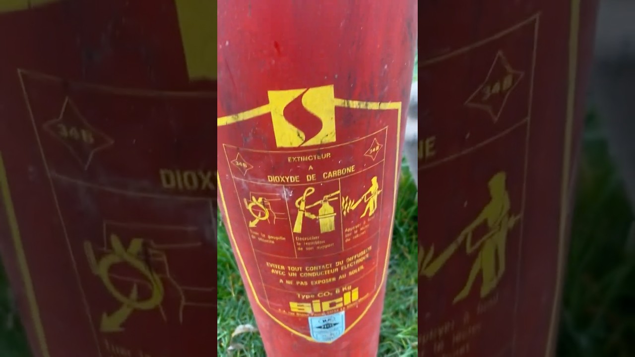 Extincteur de 5kg &agrave; CO2 p&eacute;rim&eacute; #securiteincendie #extincteur #alarmeincendie