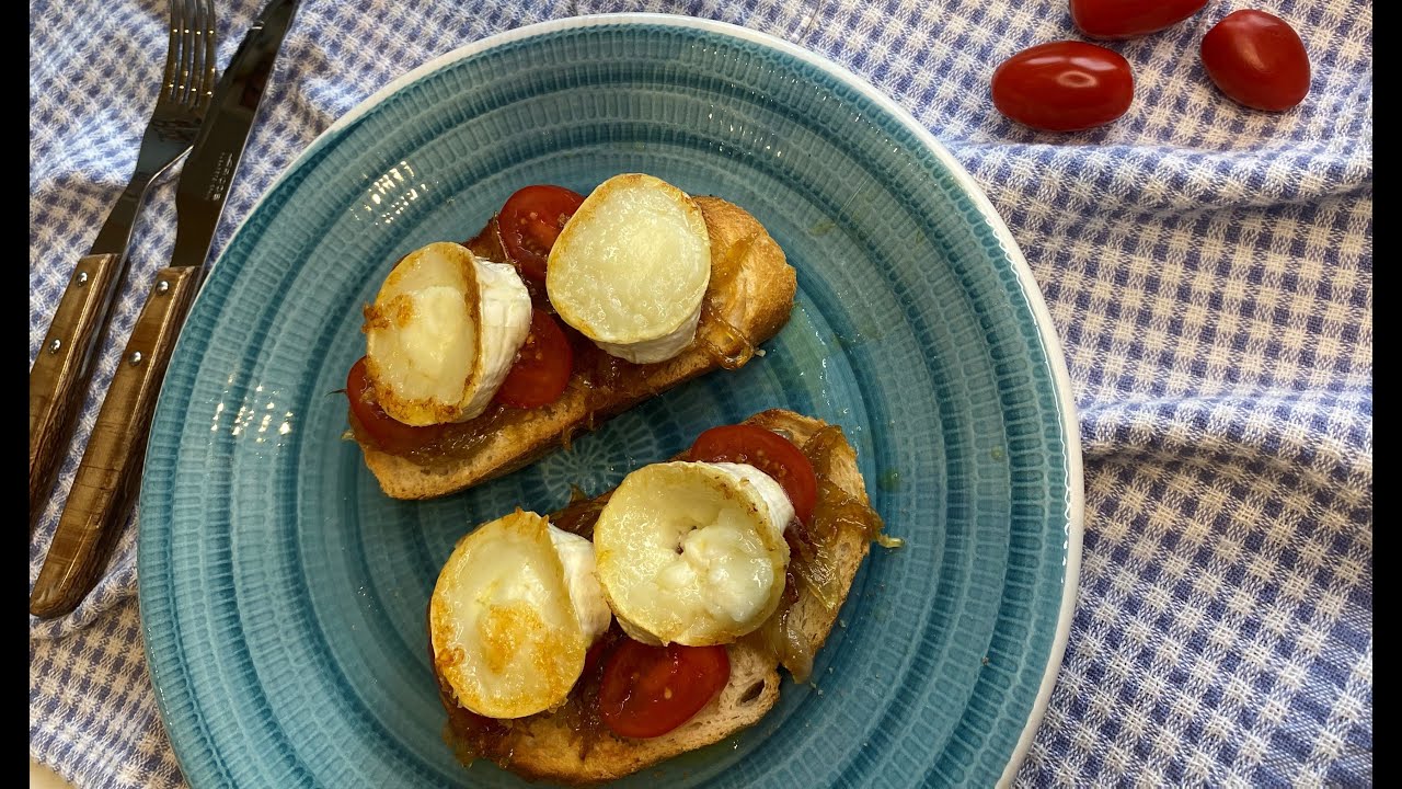 Tapas Rezepte mit Ziegenkäse und Karamellisierten Zwiebel, Geschmacksexplosion garantiert.