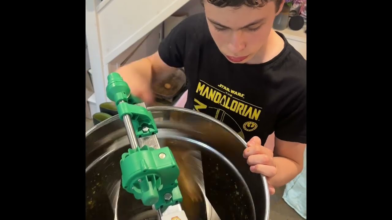  The 2025 Honey harvest in Devon 