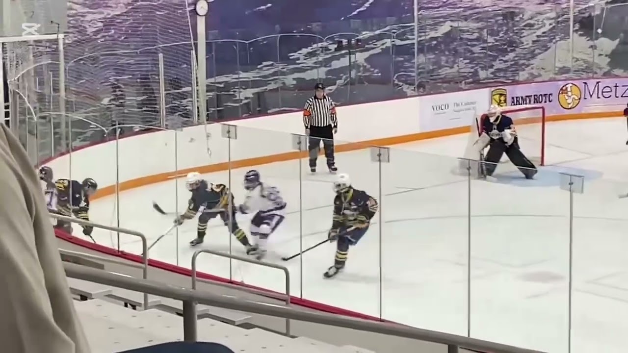 Exhibition game against University of Niagara purple eagles. ACHA D1 ￼