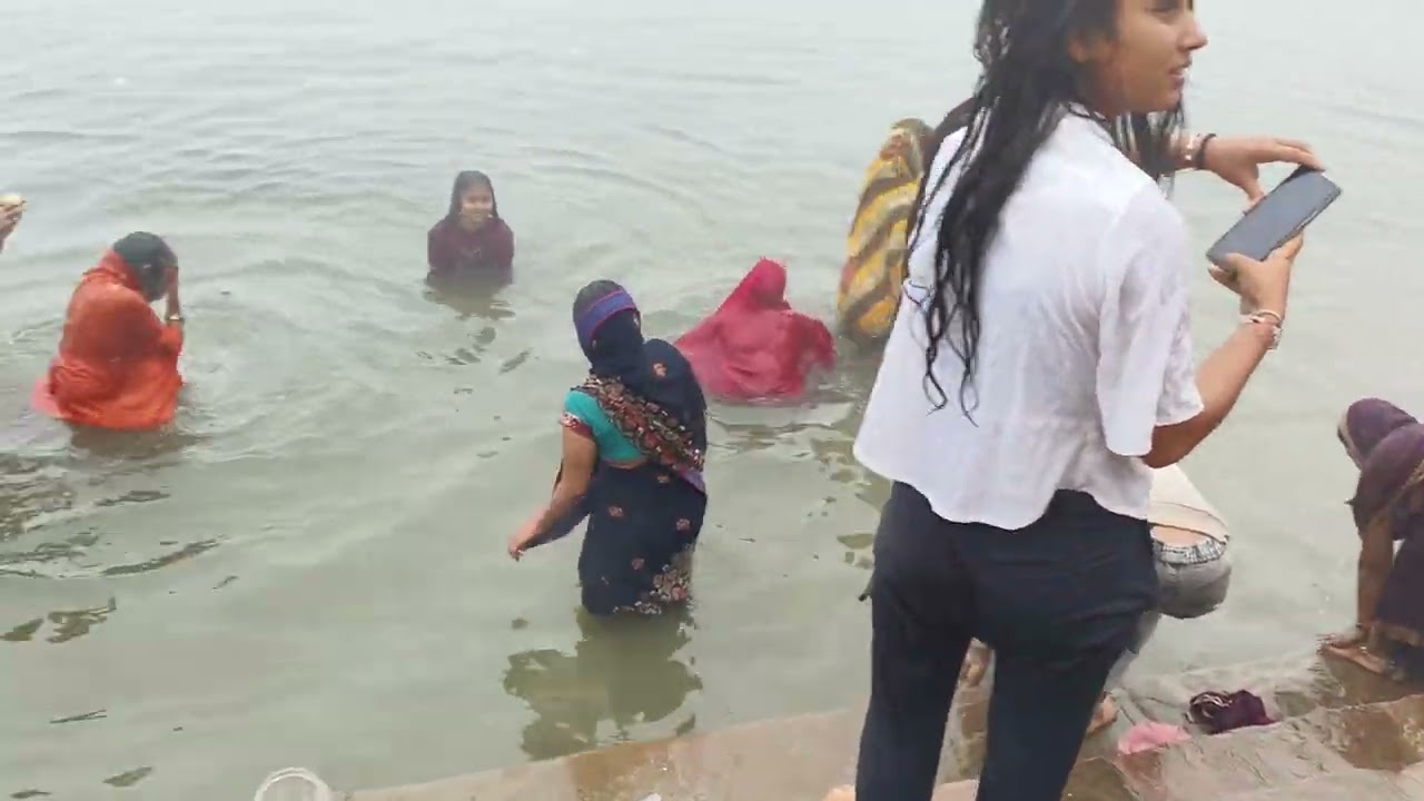 ।।पूर्णिमा के उपलक्ष में स्नान करते हुए का दृश्य।।🌺🌺🙏🙏