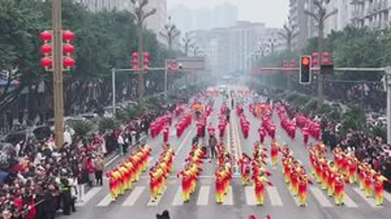 大年初一的挞子丘街道热闹非凡！#迎新春文化活动多姿多彩 #龙腾中国 舞动新春 #场面壮观 #人山人海太热闹了