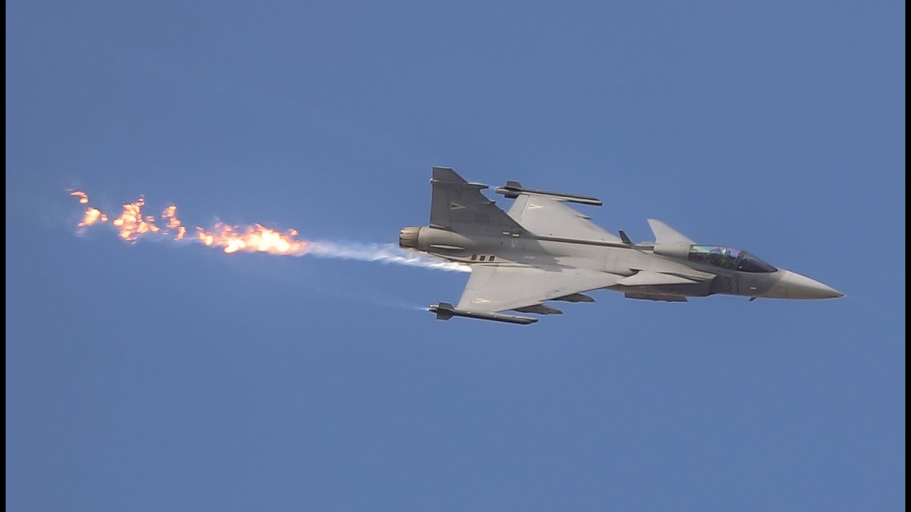 HUNGARIAN GRIPEN DEMO WITH AMAZING DUMP AND BURN - 4K