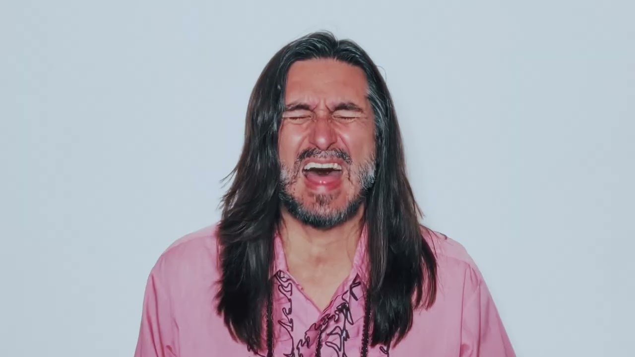 &Auml;STRA - Navaja ft. Alfonso Andr&eacute; (Offical Video)