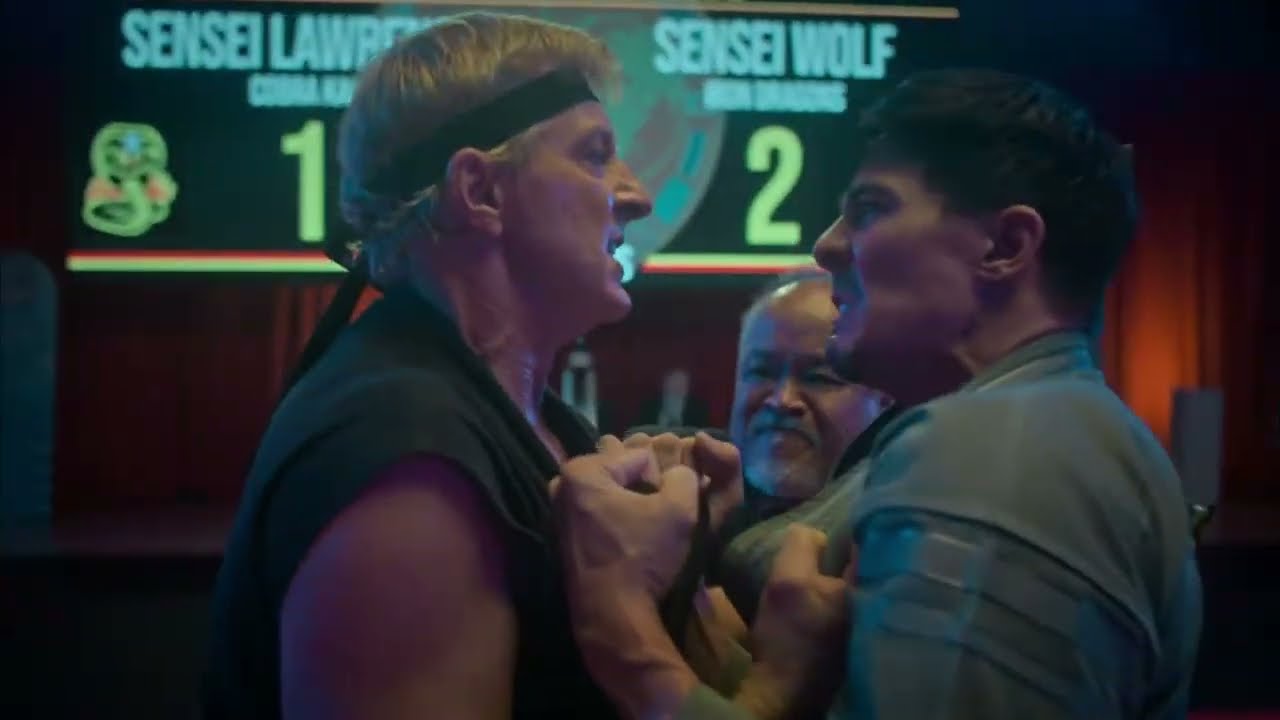 Johnny Lawrence vs. Sensei Wolf | Cobra Kai - Temporada 6 | Español Latino