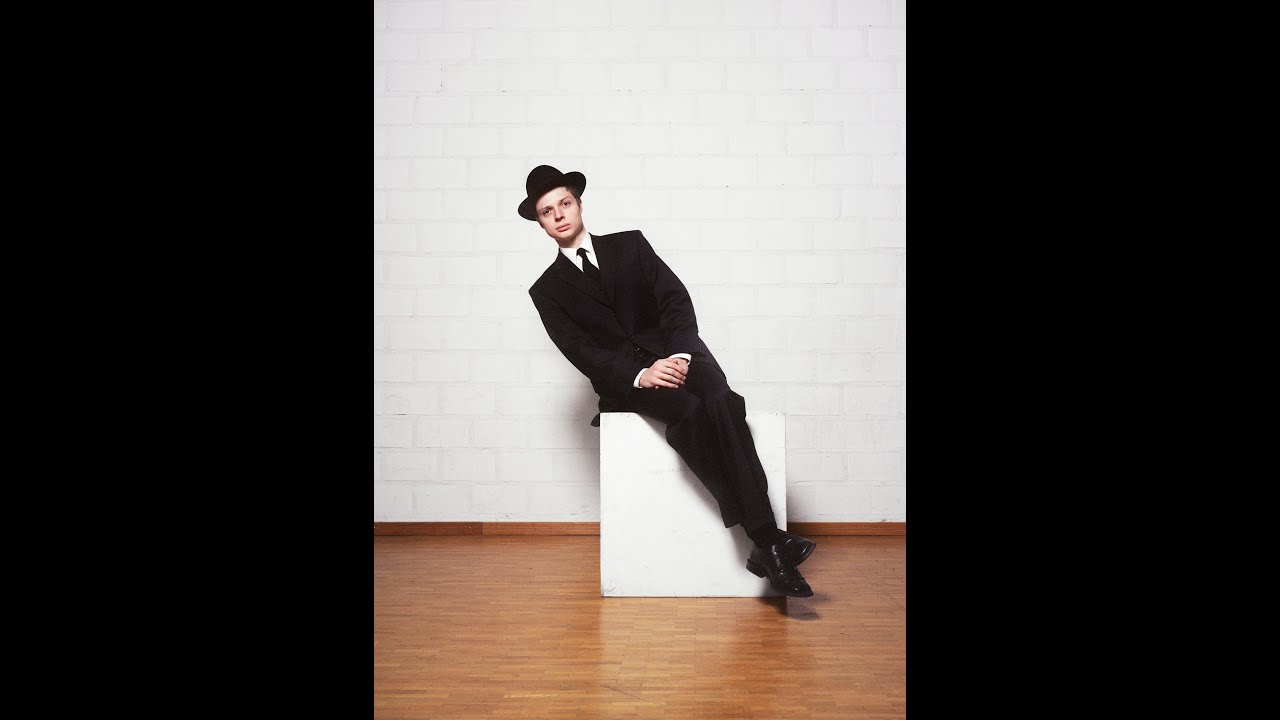 Pierric - FISM 2015 Grand Prix Winner - Le Plus Grand Cabaret Du Monde 20.02.16