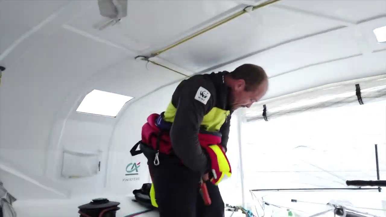 Transfer of Kevin Escoffier | Onboard video - Jean LE CAM | YES WE CAM! (2)