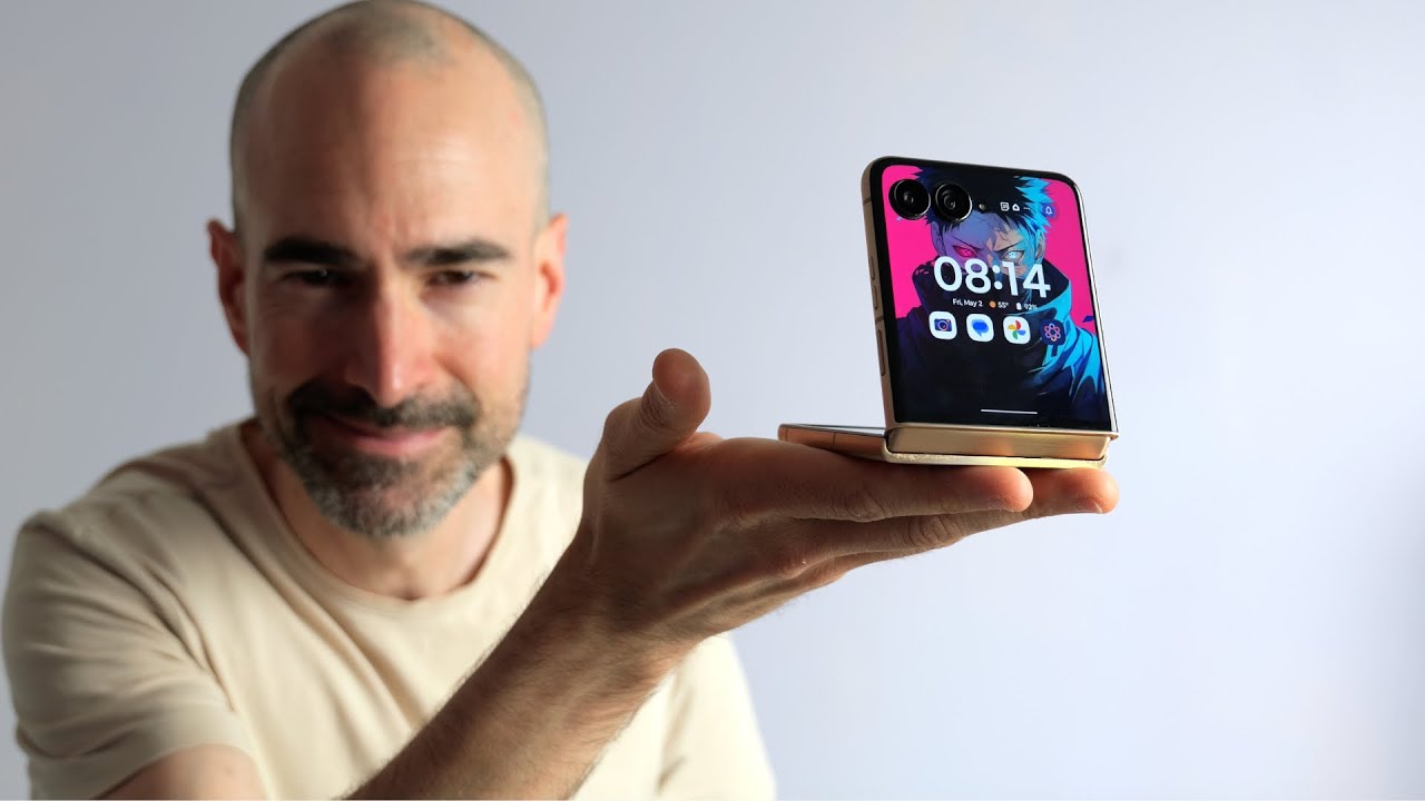 Motorola RAZR 60 Ultra (2025) Review | My Favourite Flip Phone