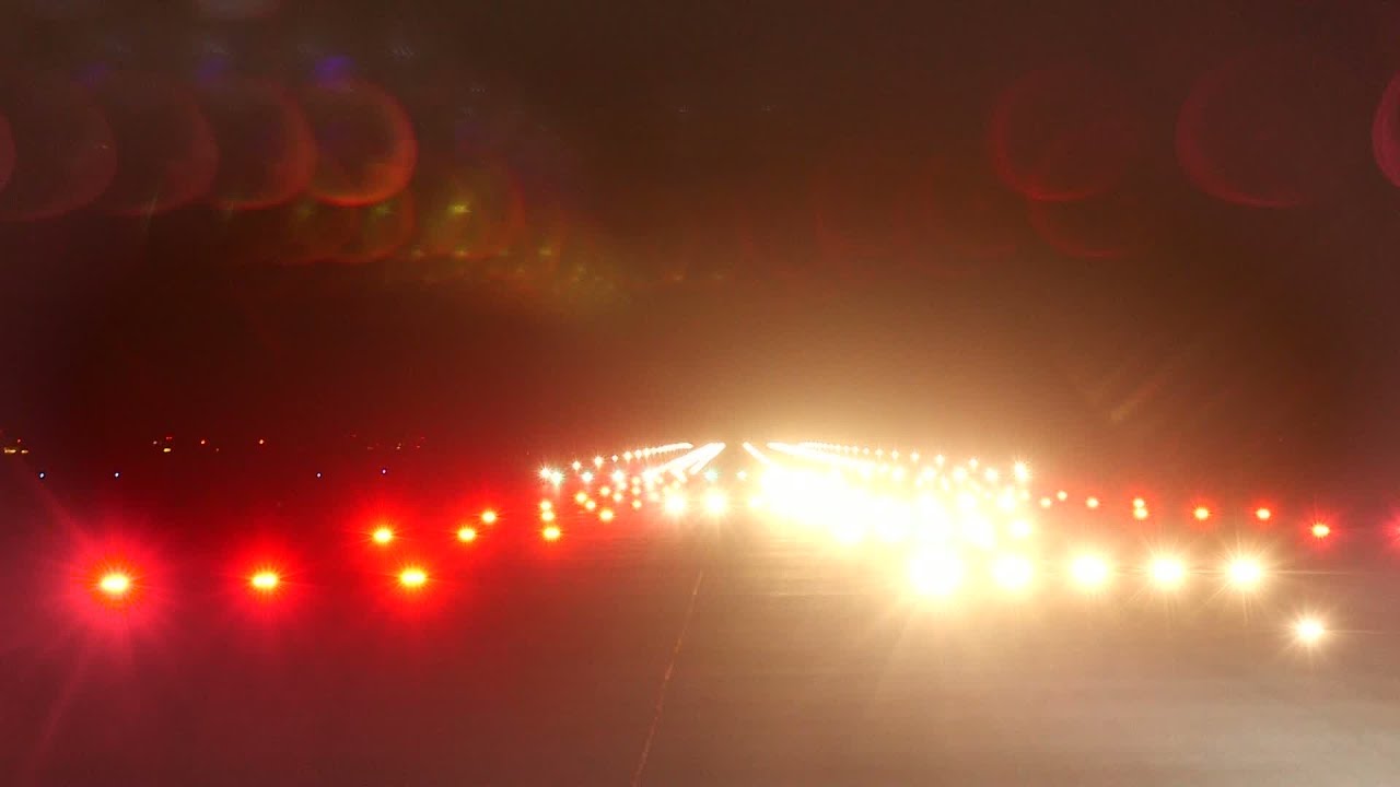 FOLLOW THE LIGHTS Einzigartige Bilder von der Landebahnbefeuerung