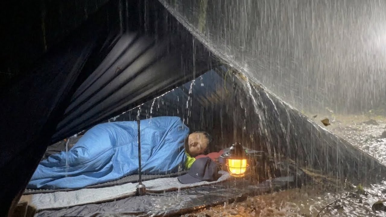 SOLO CAMPING IN HEAVY RAIN & FLOOD IN THE TARP SHELTER