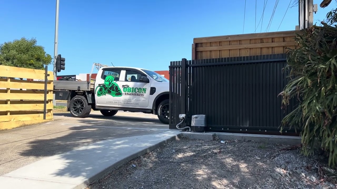 Steel driveway gates @obiconengineering33 