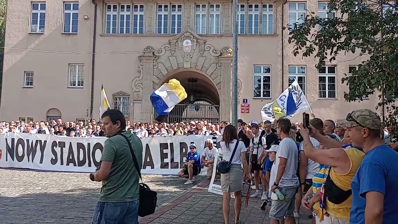 Pikieta pod Urzędem Miasta Olimpia Elbląg & Zagłębie Sosnowiec 07-09-2024