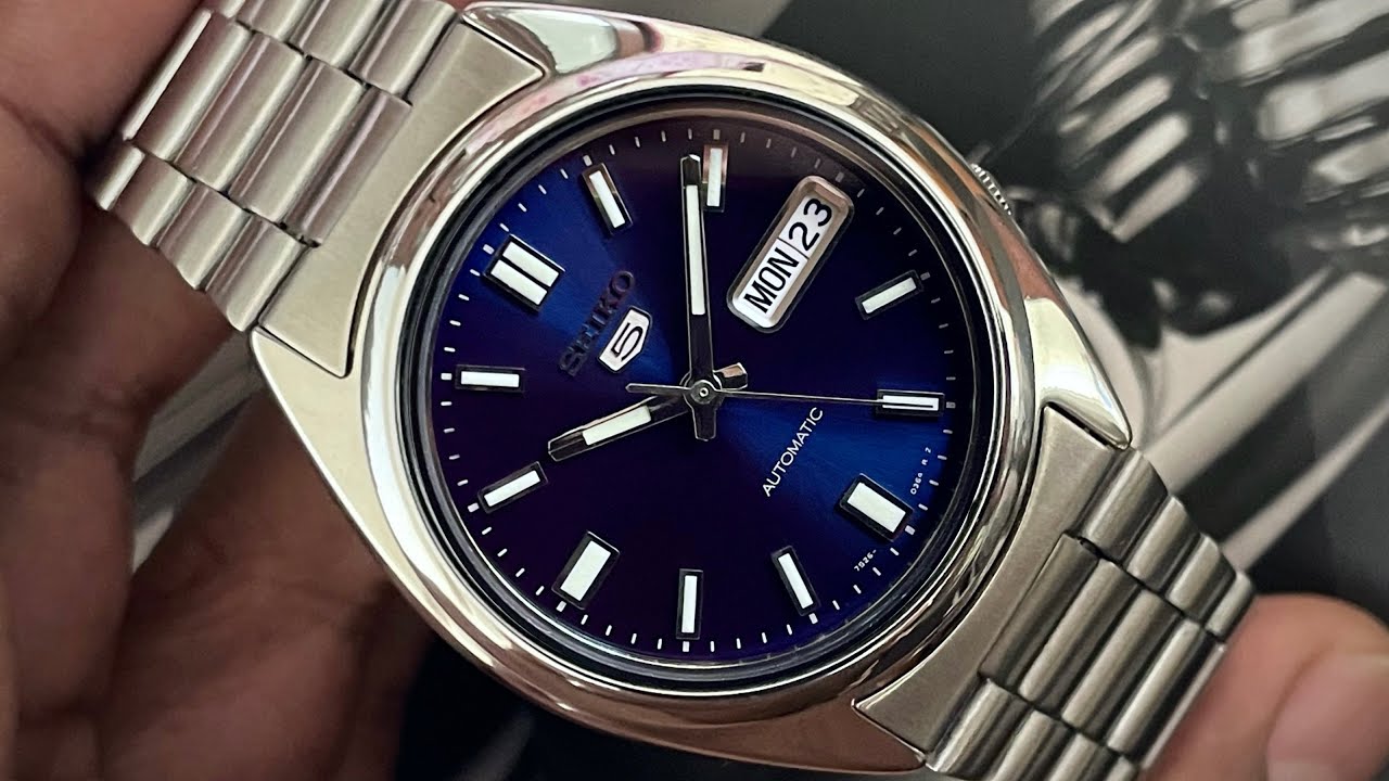 Seiko 5 Sunburst Blue SNXS77
