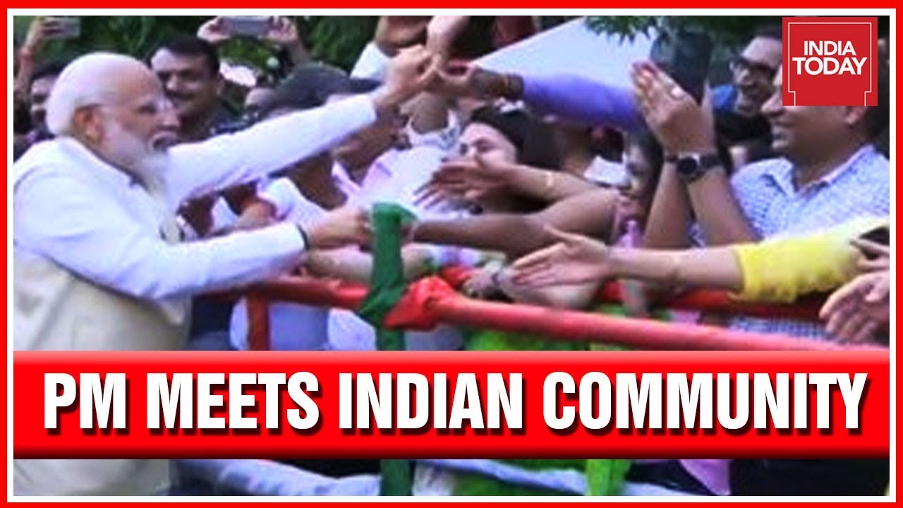 PM Modi Interacts With Indian Community In Colombo
